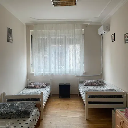 Moon House Hostel *